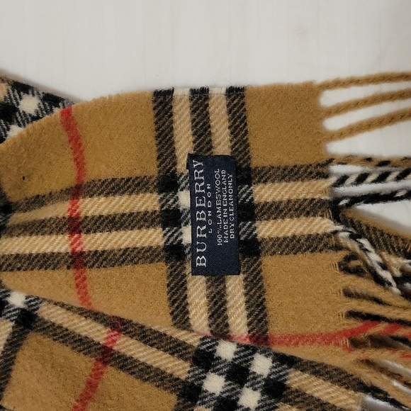 Burberry Classic Check Scarf - Picture 3 of 6